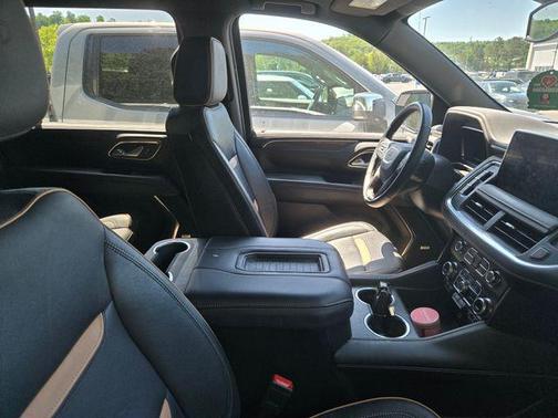 Summit White 2023 GMC Yukon XL 4WD AT4