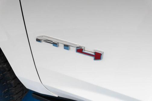 Summit White 2023 GMC Yukon XL 4WD AT4