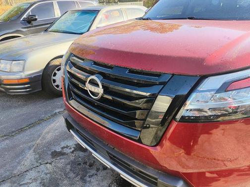 2022 Nissan Pathfinder SL 2WD