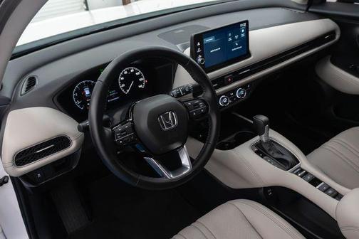 Platinum White Pearl 2026 Honda HR-V EX-L