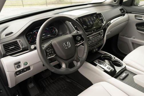 2022 Honda Pilot Touring 8-Passenger