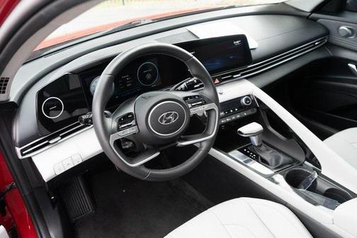 2022 Hyundai ELANTRA Limited