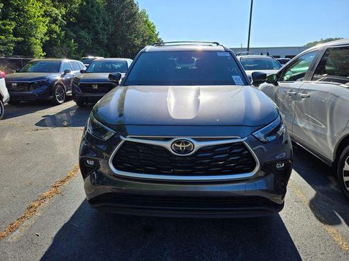Magnetic Gray Metallic 2023 Toyota Highlander XLE