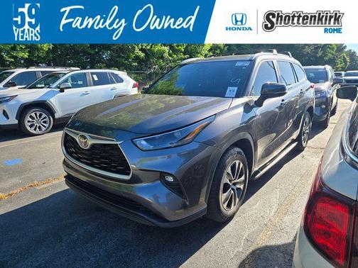 Magnetic Gray Metallic 2023 Toyota Highlander XLE