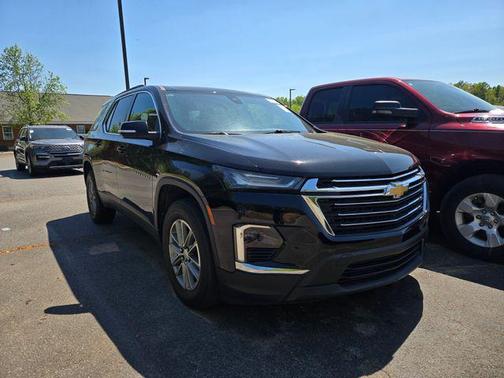 Mosaic Black Metallic 2023 Chevrolet Traverse LT Leather