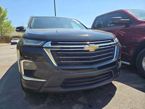 Mosaic Black Metallic 2023 Chevrolet Traverse LT Leather