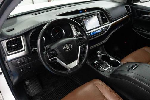 Blizzard Pearl 2019 Toyota Highlander Limited