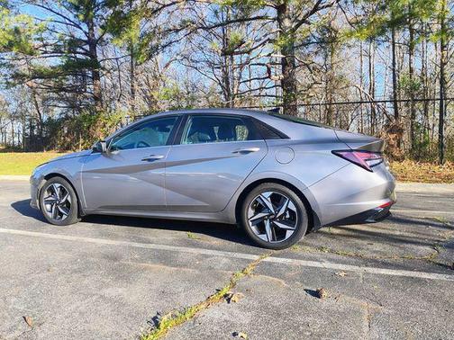 2022 Hyundai ELANTRA HEV Limited