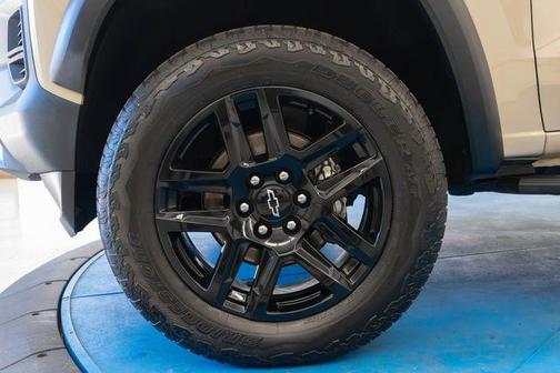 Sand Dune Metallic 2024 Chevrolet Colorado Trail Boss