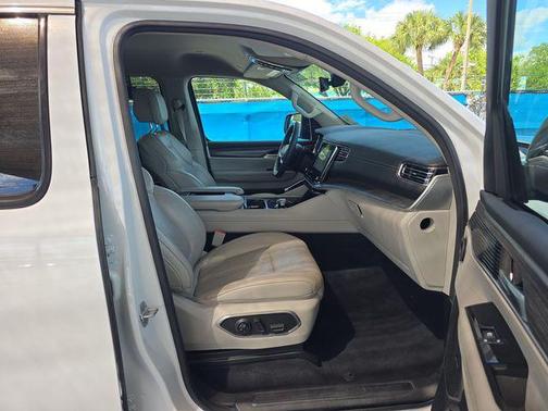 2023 Jeep Wagoneer L Series II 4x4