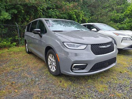 Ceramic Gray Clearcoat 2025 Chrysler Pacifica L