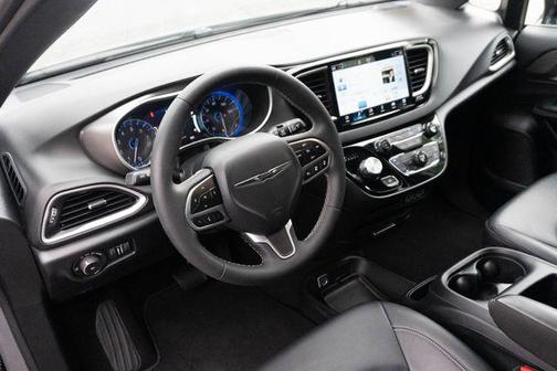 Ceramic Gray Clearcoat 2025 Chrysler Pacifica L