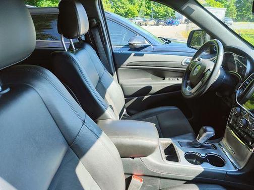 Granite Crystal Metallic Clearcoat 2020 Jeep Grand Cherokee Altitude