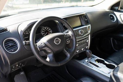 2019 Nissan Pathfinder SL