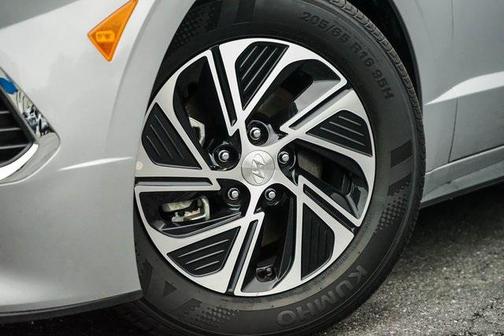 2023 Hyundai SONATA Hybrid Base