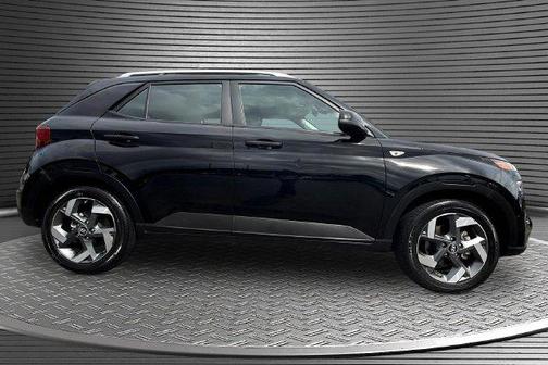Onyx Black 2024 Hyundai VENUE SEL