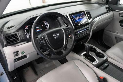 Lunar Silver Metallic 2017 Honda Pilot EX-L