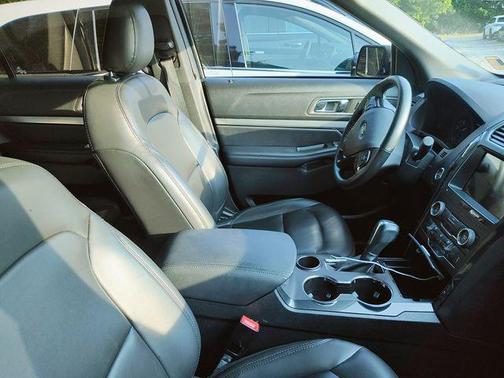 Blue Metallic 2019 Ford Explorer XLT