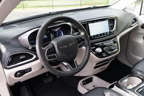 2023 Chrysler Pacifica Hybrid Touring L