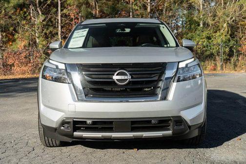 2023 Nissan Pathfinder Platinum FWD