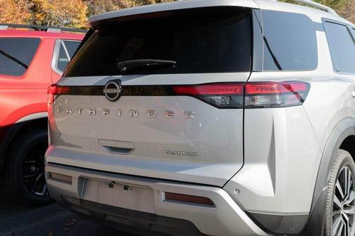 2023 Nissan Pathfinder Platinum FWD