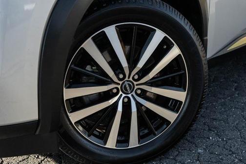 2023 Nissan Pathfinder Platinum FWD