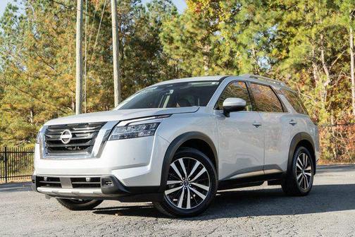 2023 Nissan Pathfinder Platinum FWD