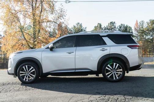 2023 Nissan Pathfinder Platinum FWD