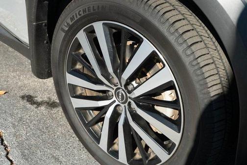 2023 Nissan Pathfinder Platinum FWD