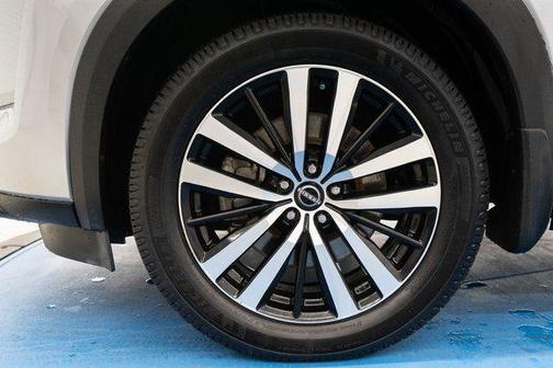 2023 Nissan Pathfinder Platinum FWD