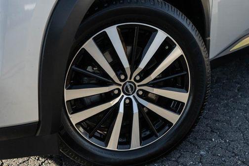 2023 Nissan Pathfinder Platinum FWD