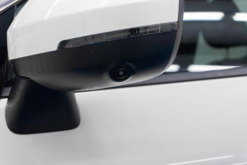 Pearl White Tricoat 2021 Nissan Rogue SV