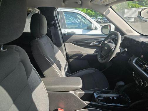 Summit White 2025 Chevrolet Trailblazer LT