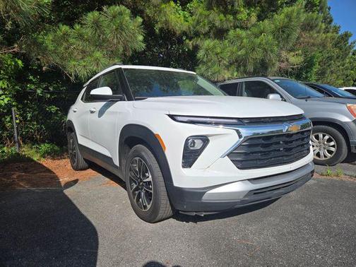 Summit White 2025 Chevrolet Trailblazer LT