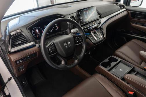 Platinum White 2025 Honda Odyssey Touring
