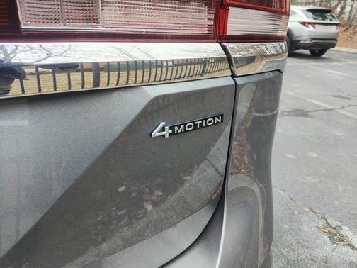 2025 Volkswagen Atlas 2.0T SE w/Technology 4MOTION