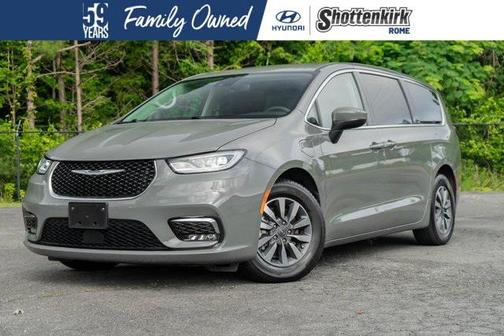 2023 Chrysler Pacifica Hybrid Touring L