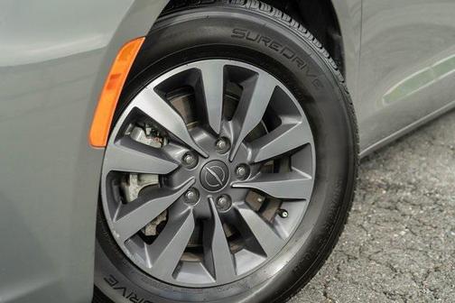 2023 Chrysler Pacifica Hybrid Touring L