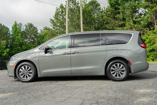 2023 Chrysler Pacifica Hybrid Touring L