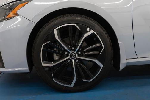 Gray Sky Pearl 2023 Nissan Altima SR FWD