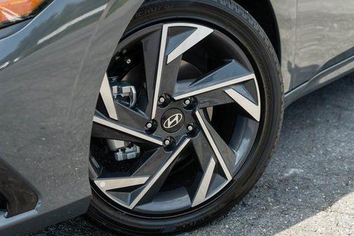 Ecotronic Gray 2025 Hyundai ELANTRA Limited