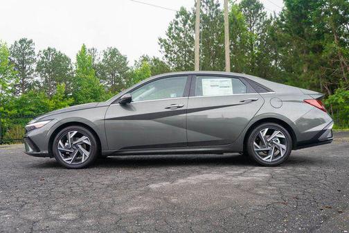 2025 Hyundai ELANTRA SEL