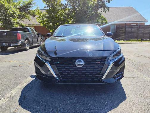 Super Black 2024 Nissan Altima SR FWD