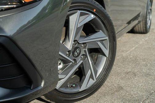 2025 Hyundai ELANTRA HEV SEL Sport