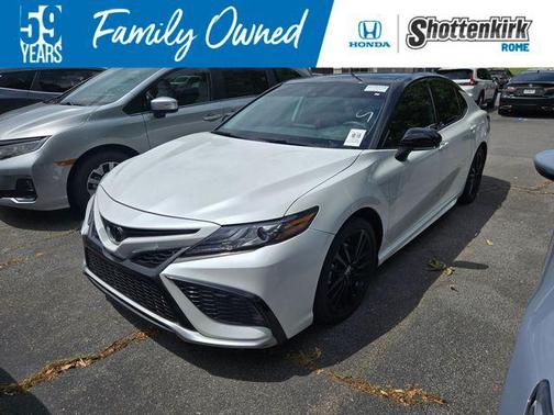 Wind Chill Pearl/Midnight Black Metallic 2023 Toyota Camry XSE