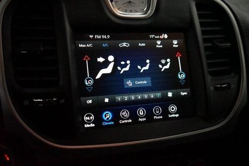 2022 Chrysler 300 Touring