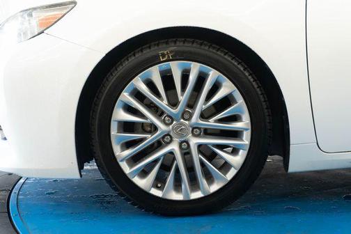 Starfire Pearl 2013 Lexus ES 350 Base