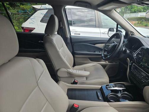 Platinum White Pearl 2021 Honda Pilot Touring 8-Passenger