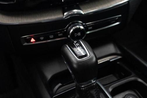 Bright Silver Metallic 2020 Volvo XC60 T6 Inscription