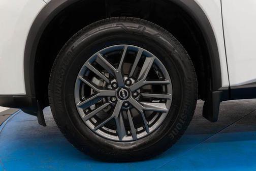 Everest White Pearl 2024 Nissan Rogue S
